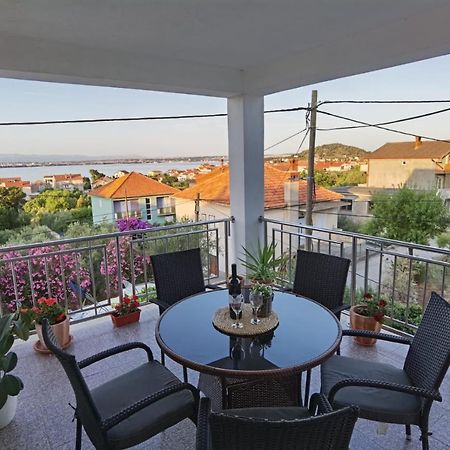 Apartman Sara Preko Exterior photo