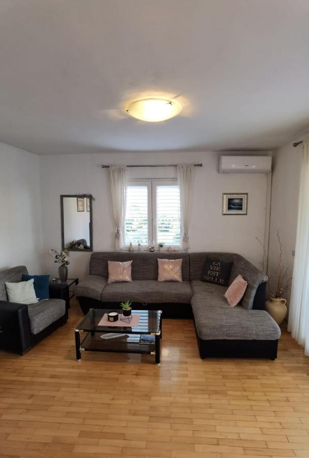 Apartman Sara Preko Exterior photo