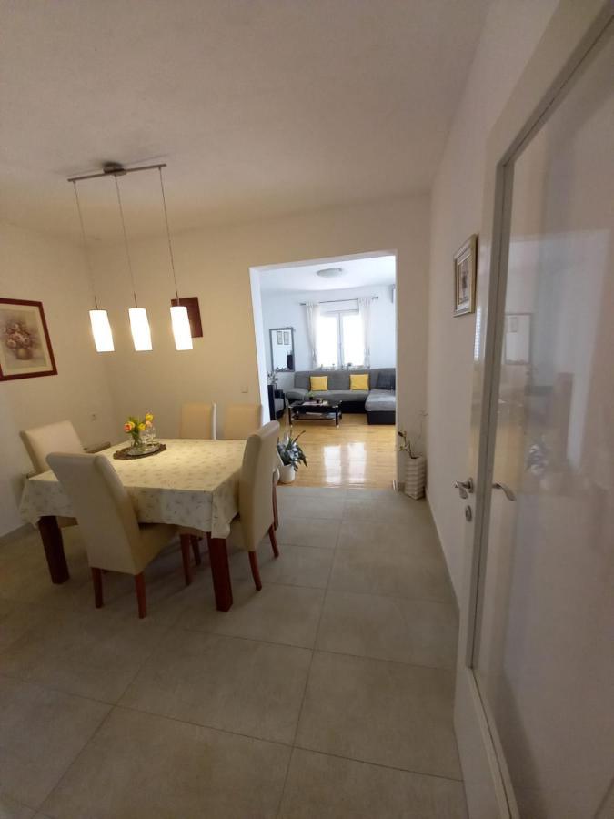 Apartman Sara Preko Exterior photo