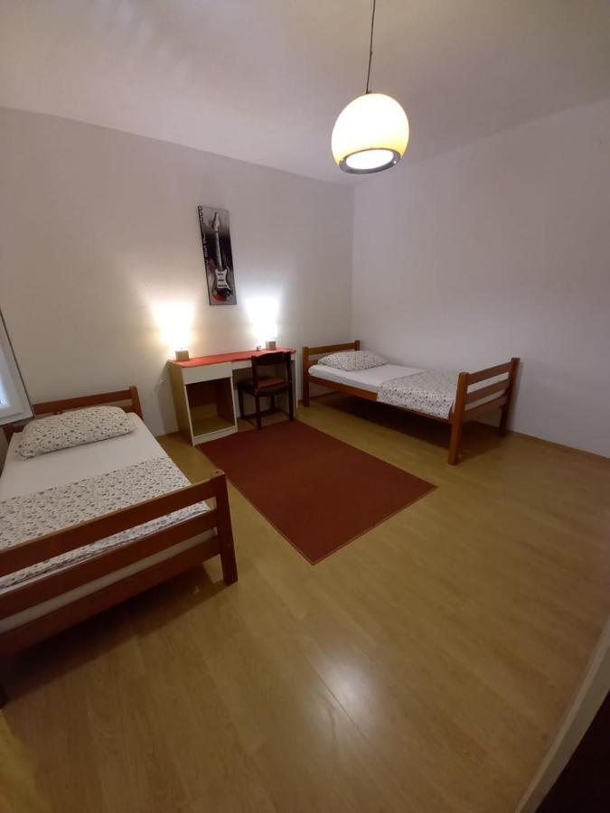 Apartman Sara Preko Exterior photo
